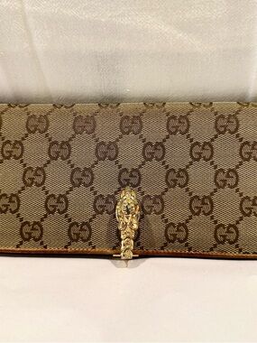 Authentic Gucci Beige GG Canvas and Leather Dragon Head Flap Wallet